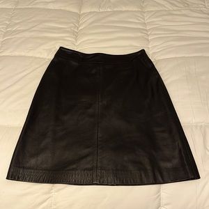 BURNS black leather skirt lined